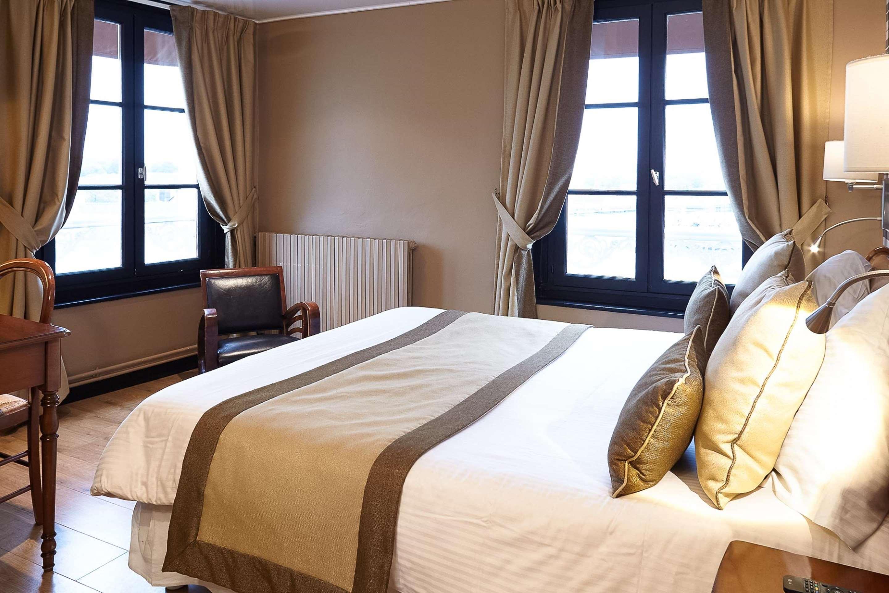 Best Western Le Cheval Blanc -Vue Sur Le Port-Plein Centre Ville Honfleur Luaran gambar