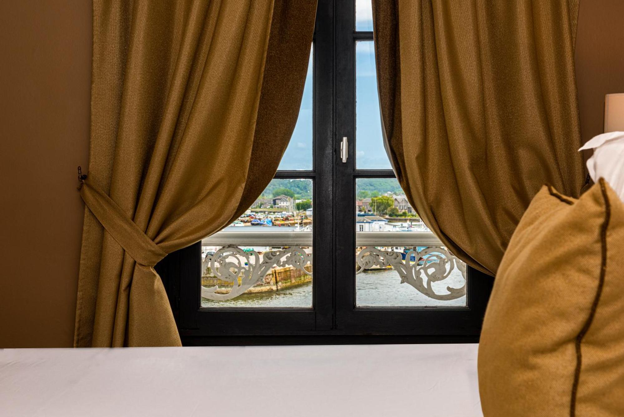 Best Western Le Cheval Blanc -Vue Sur Le Port-Plein Centre Ville Honfleur Luaran gambar