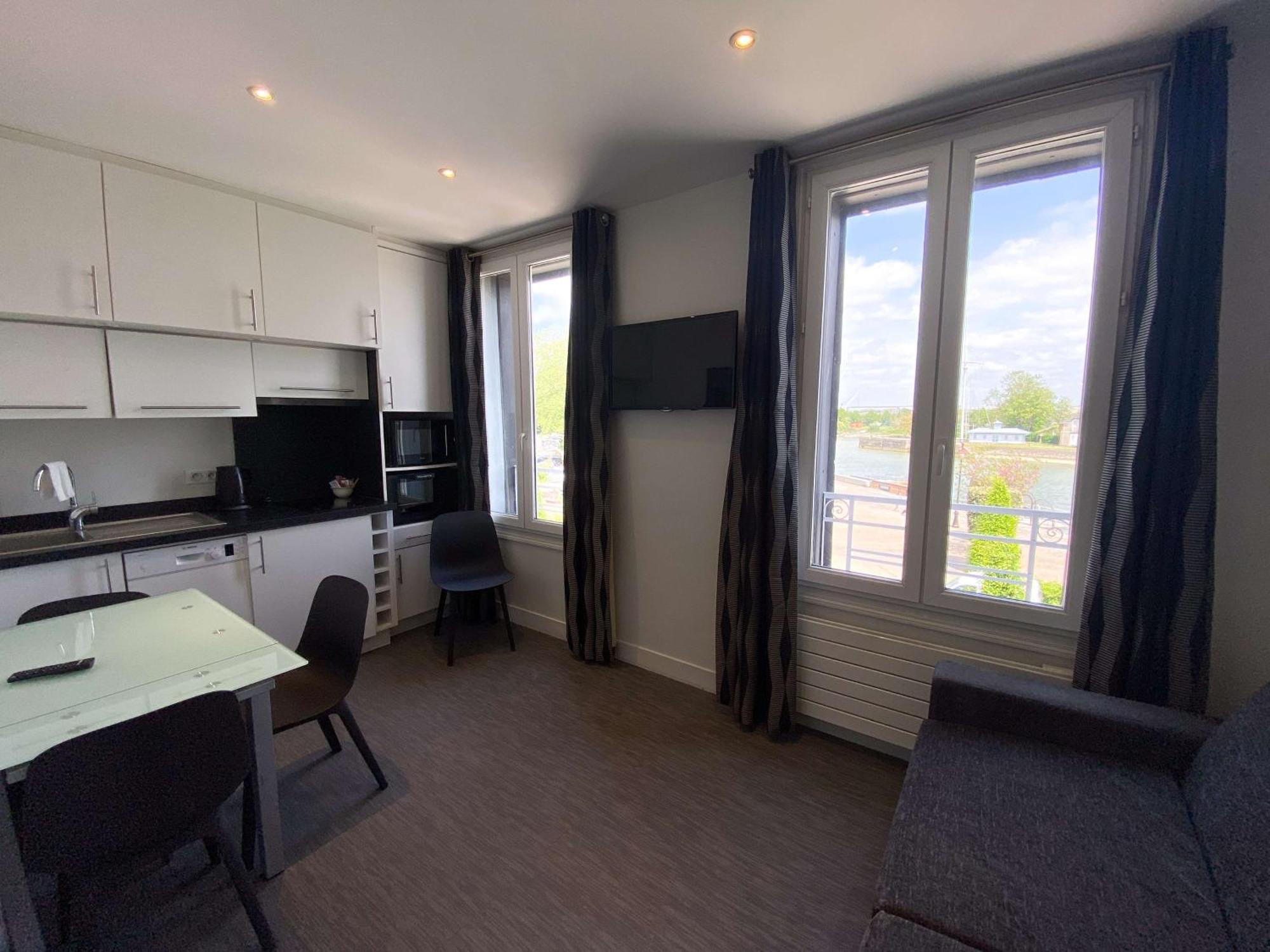 Best Western Le Cheval Blanc -Vue Sur Le Port-Plein Centre Ville Honfleur Luaran gambar
